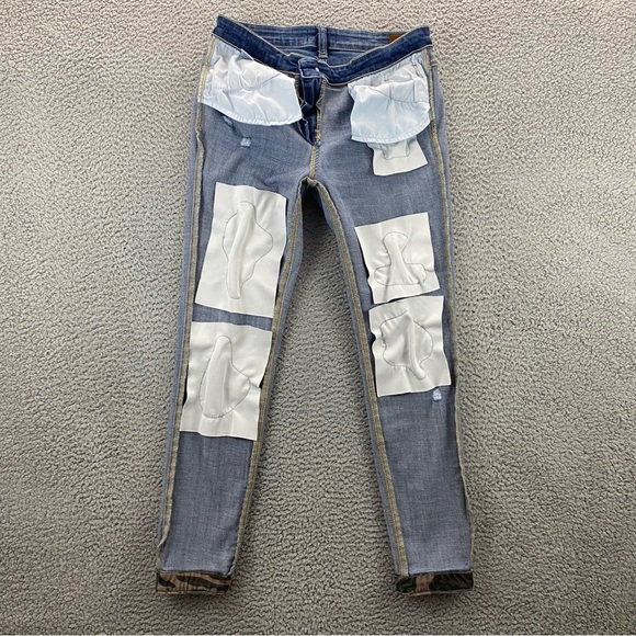 Judy Blue Medium Wash Distressed Skinny Jeans with Camo Print Patch Size 11/30 - Picture 13 of 15